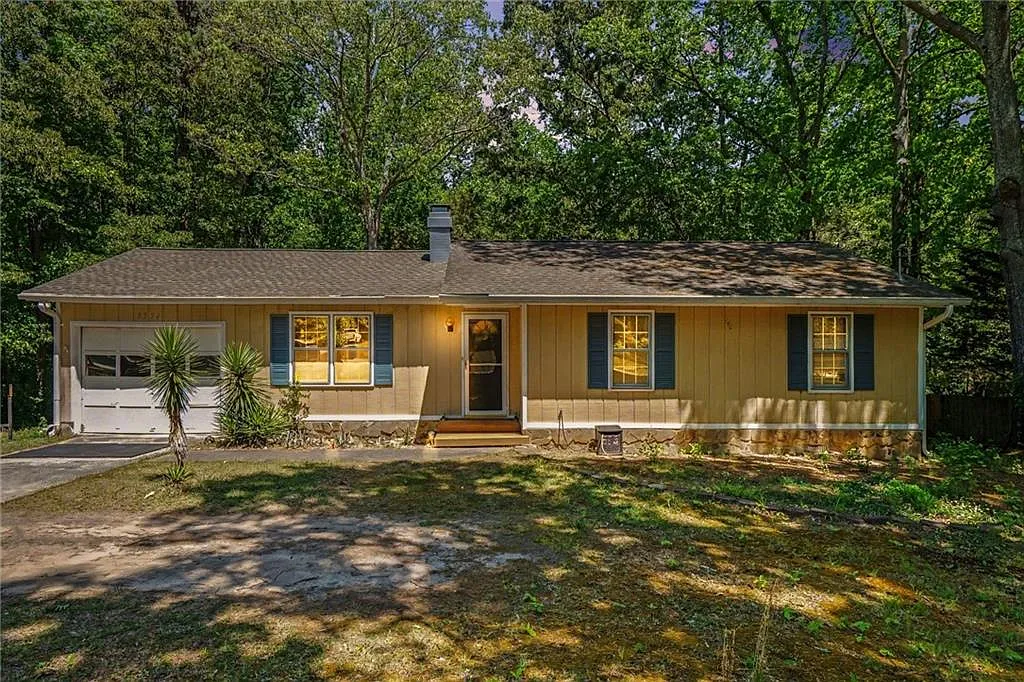 3 bed, 2.0 bath, 1208 sqft, $1,800 — Photo 2