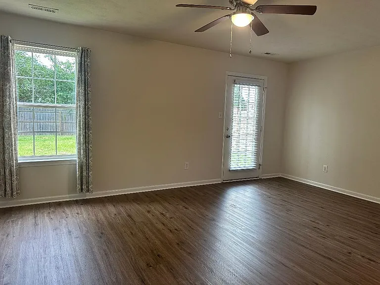 2416 Casey Ct — Photo 10
