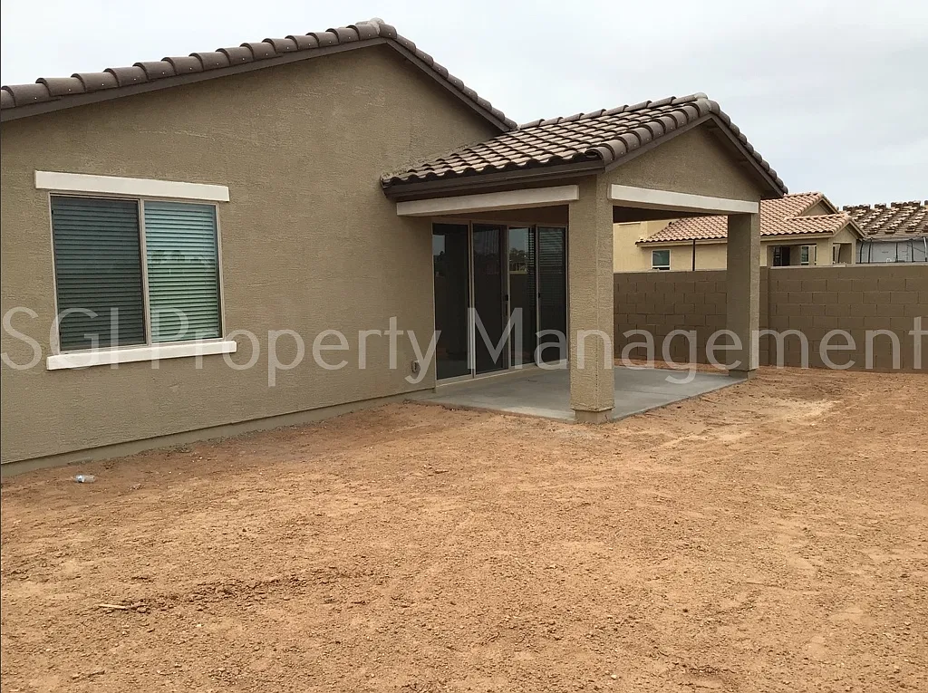 Casa Grande Home With Over 2,000 Sq Ft! — Photo 2
