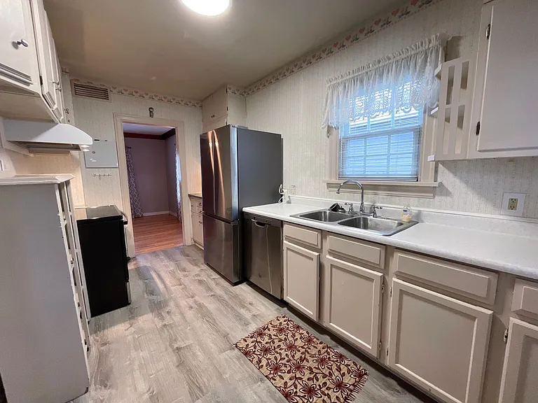 715 W Olive St — Photo 6