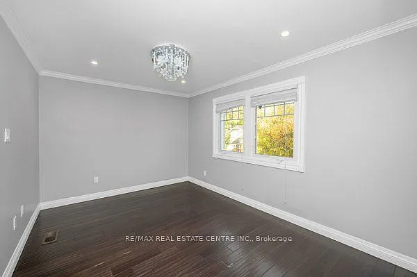71 Paisley Ave N #MAIN 2ND — Photo 42