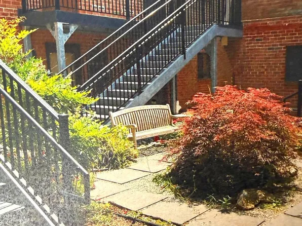 515 Meadow Woods Ln, Lawrenceville, NJ 08648