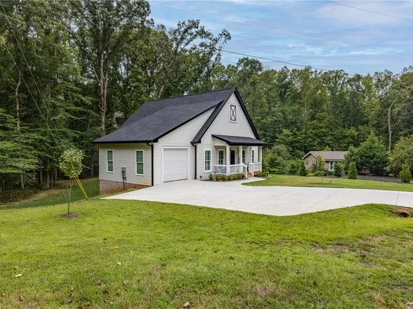 101 Plum Ct, Westminster, SC 29693