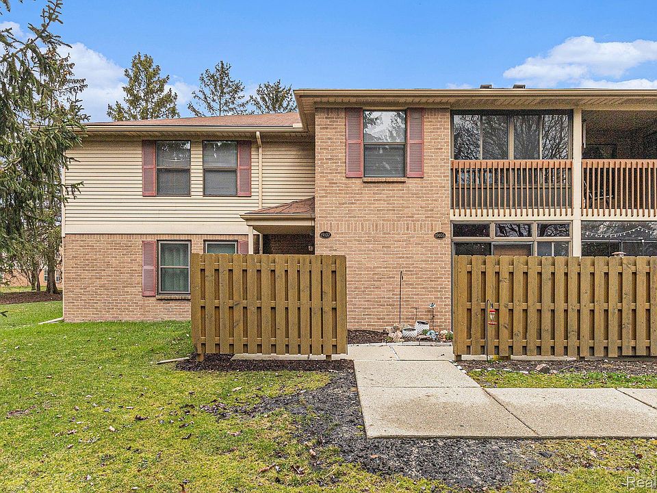 1st image of 19107 Surrey Ln