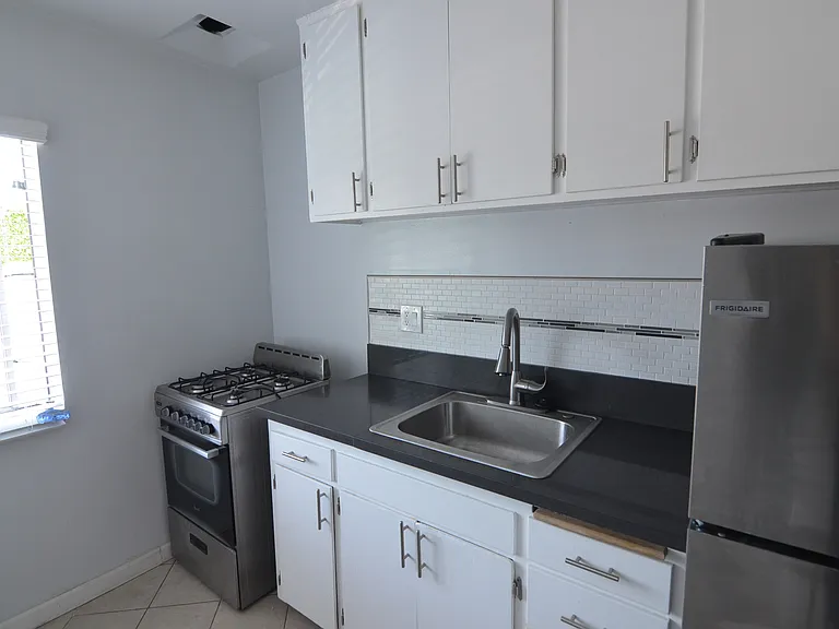 6919 Sepulveda — Photo 18
