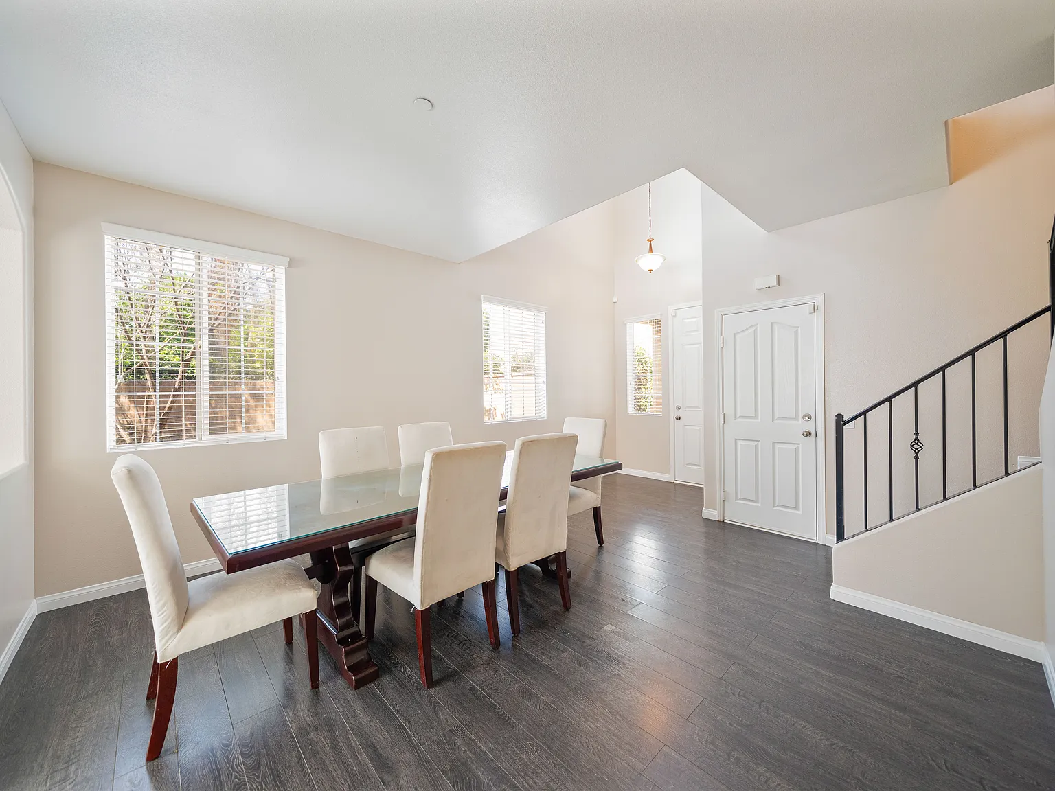 4 bed, 2100 sqft, $4,000 — Photo 4