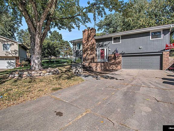 2nd image of 15305 Davenport Cir