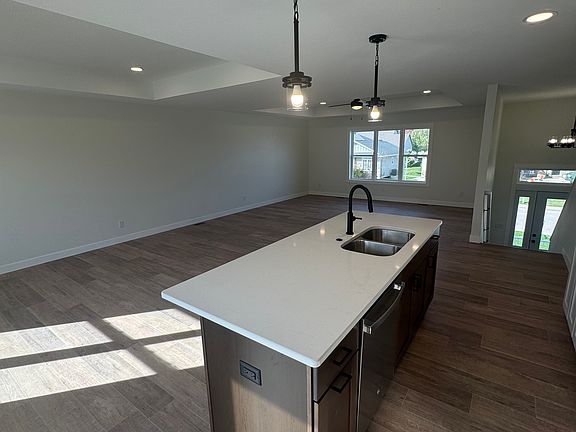 5th image of 6108 Lynbrook Dr