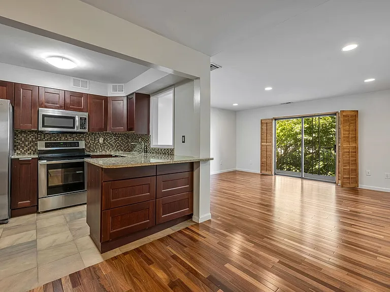 6409 Liberty Ave #I1 — Photo 14