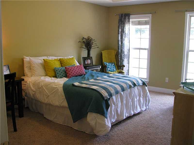 1st image of 306 NW Saddlebrook Dr