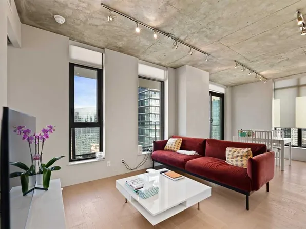 1010 W 6th St SW #2806, Calgary, AB T2R 1B4