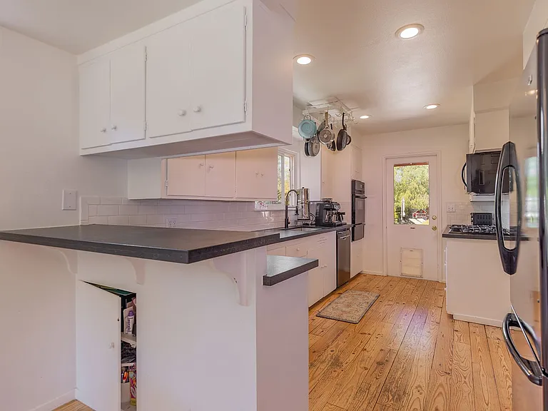 12239 Sisar Rd — Photo 7