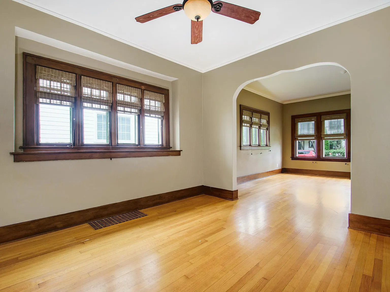 3 bed, 1.5 bath, 1300 sqft, $2,250 — Photo 4