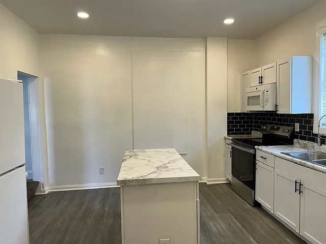 41 S Oakley Ave — Photo 24