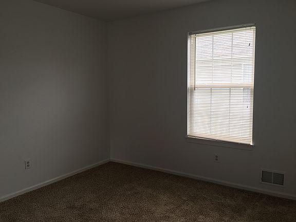 3rd image of 27121 Antonio Dr