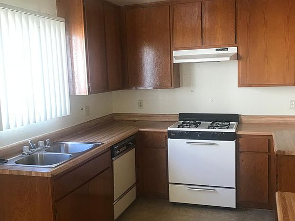3rd image of 14118 Cordary Ave APT 5