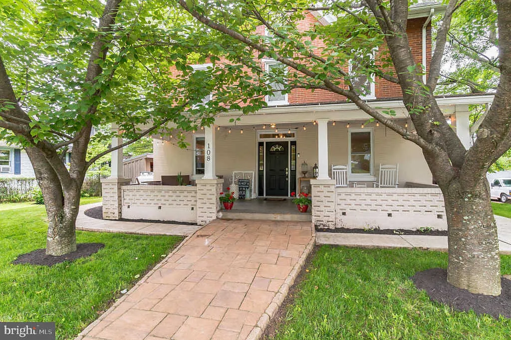 108 Maple Ave photo 1