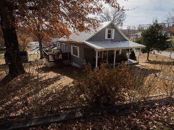 2nd image of 1066 Cedar Crest Dr