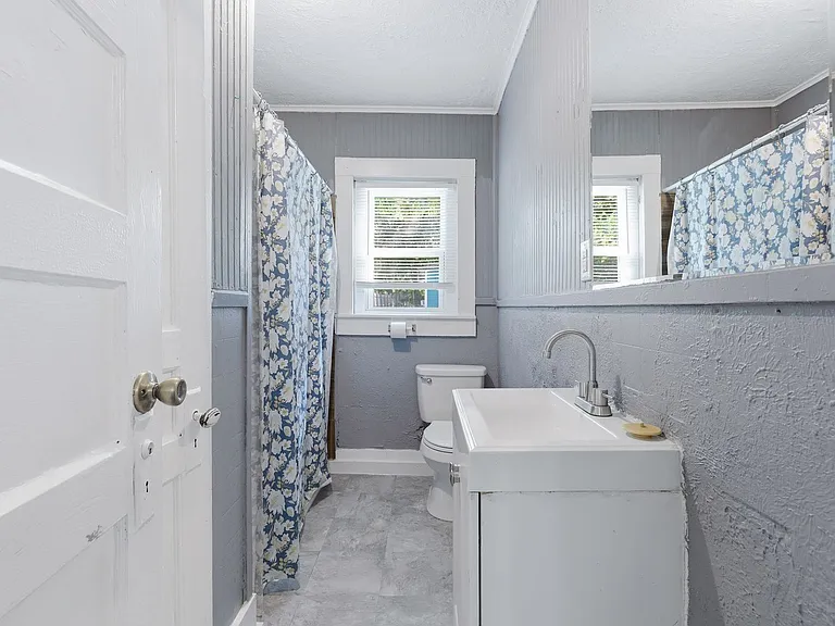 808 Mill St — Photo 14