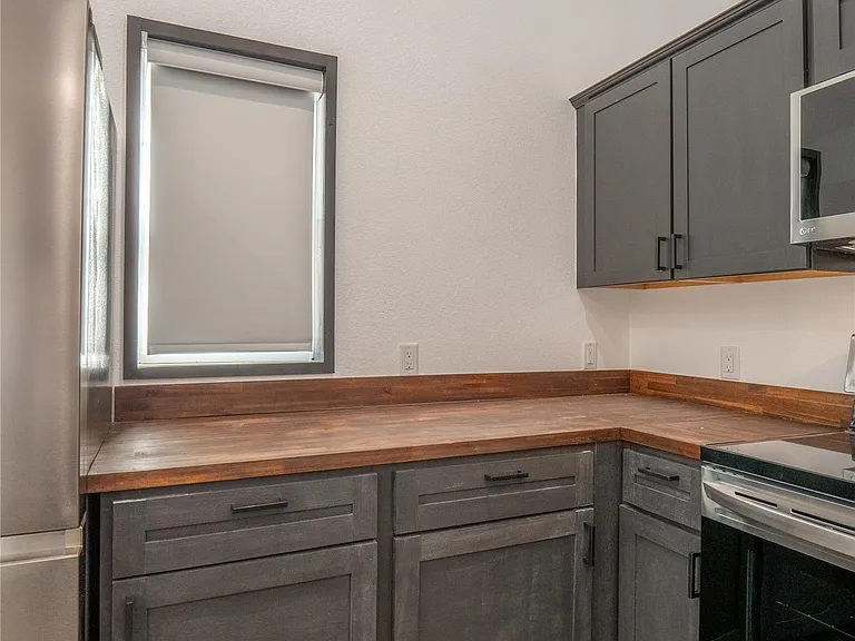 351 E Washington Ave — Photo 7