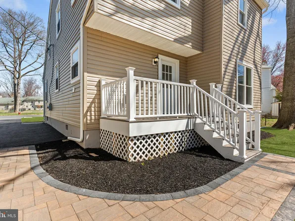 20 Oak Ave, Penndel, PA 19047