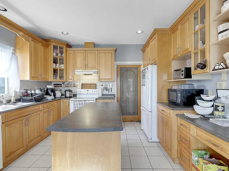 8546 164th St #UPPER — Photo 14