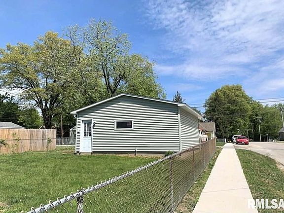 4th image of 823 E Park St