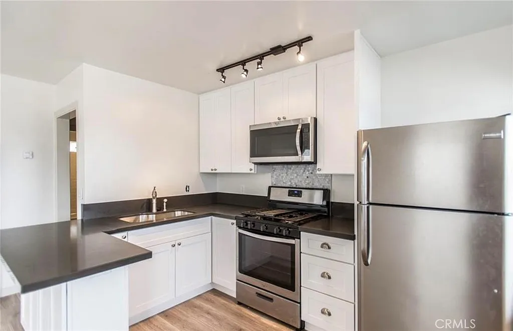 Building Photo - 507 Avenida Victoria #3