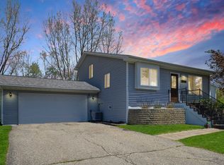 8008 Stonehaven Dr, Parma, MI 49269