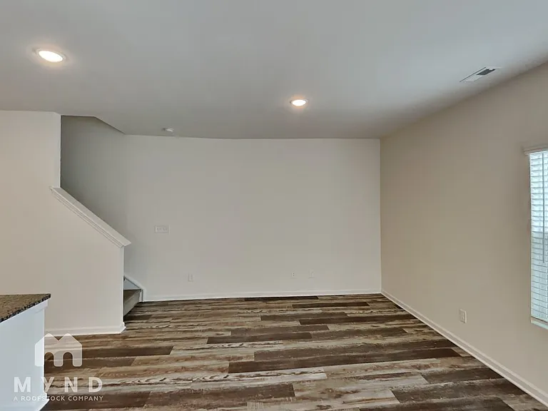 122B Fosters Glen Pl #B — Photo 6