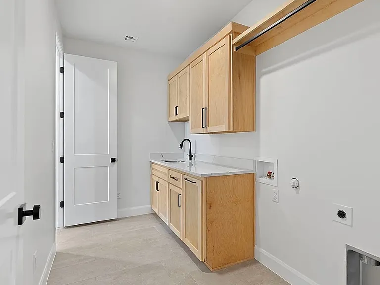 922 E 148th Pl S — Photo 15