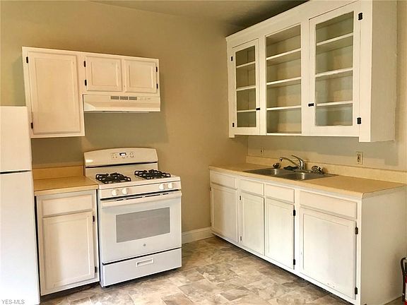 4th image of 2166 W 8th St #3