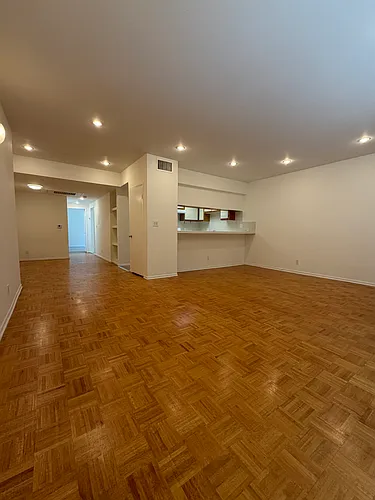 857 S Plymouth Blvd #303 Photo 1