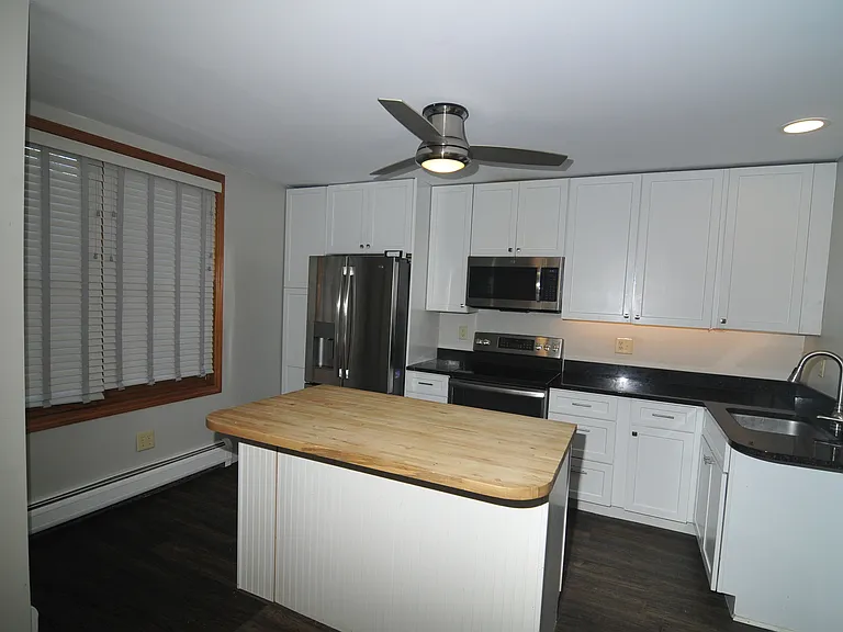 14 Stonehedge Dr — Photo 2