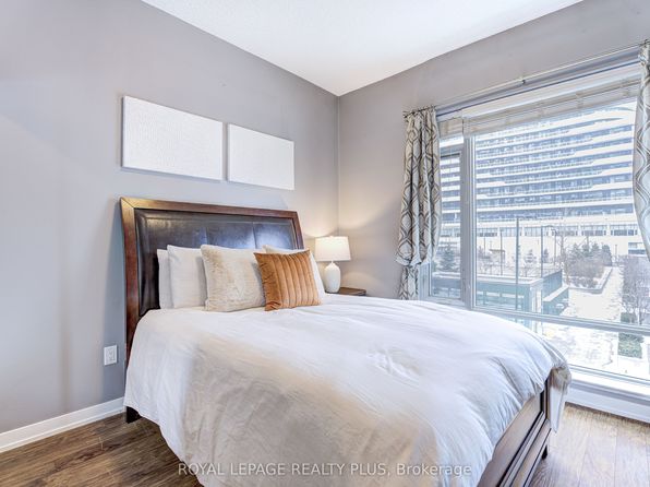2560 Eglinton Ave W #TOWNHOUSE 105, Mississauga, ON L5M 0Y3