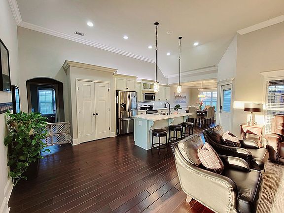 4th image of 3899 Karaline Cir