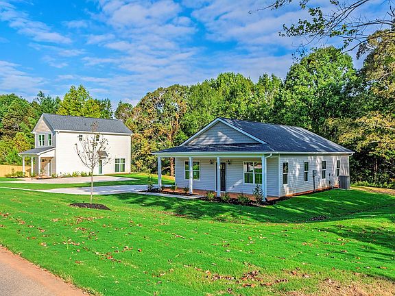 3rd image of 313 Ponder Rd