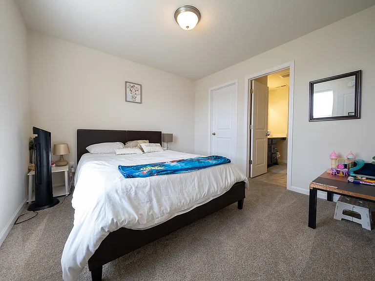 5595 Queensland Ln N — Photo 18