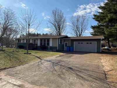 921 Schabow St, Gresham, WI, 54128
