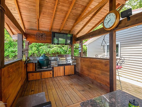 Image 5: Grilling Porch