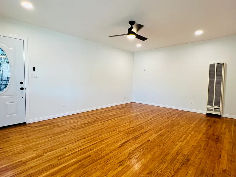 3131 Dwight St — Photo 8