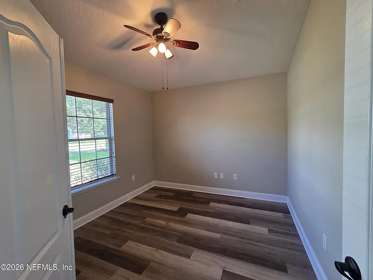 1912 Covemont Ct — Photo 5