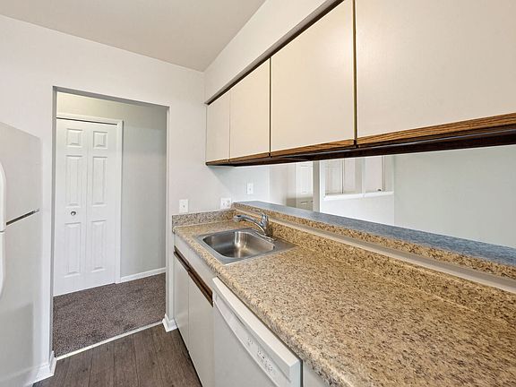 5th image of 7099 Granada Dr #8-7101