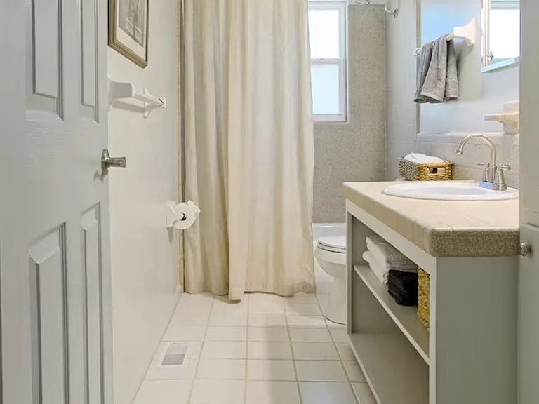 704 Summit Ct — Photo 10