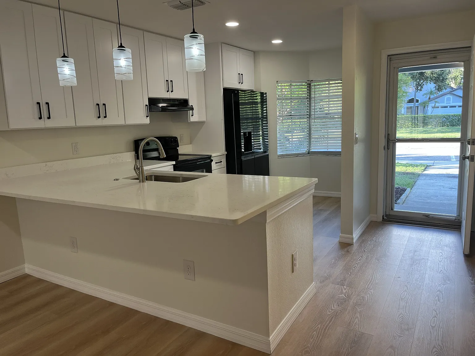2 bed, 1290 sqft, $2,250 — Photo 2