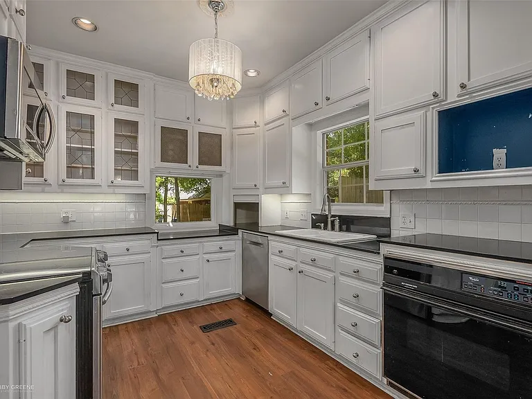 1212 E Kings Hwy — Photo 17