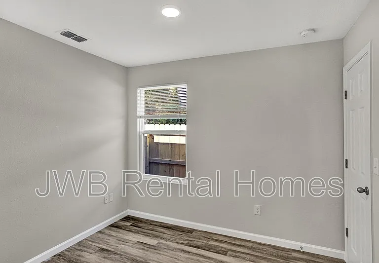 1362 Florida Ave — Photo 7