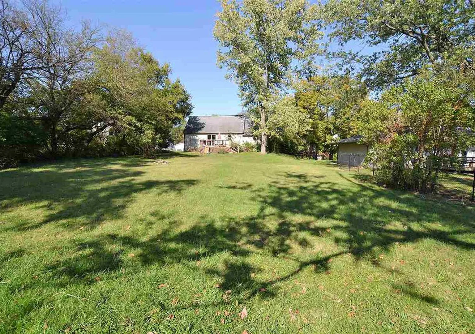 Incredible location! 4 BD/2 BA Home. Across from IU Golf Course and Baseball Field. — Photo 2