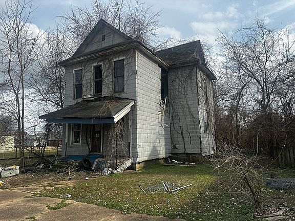 3rd image of 811 22nd St