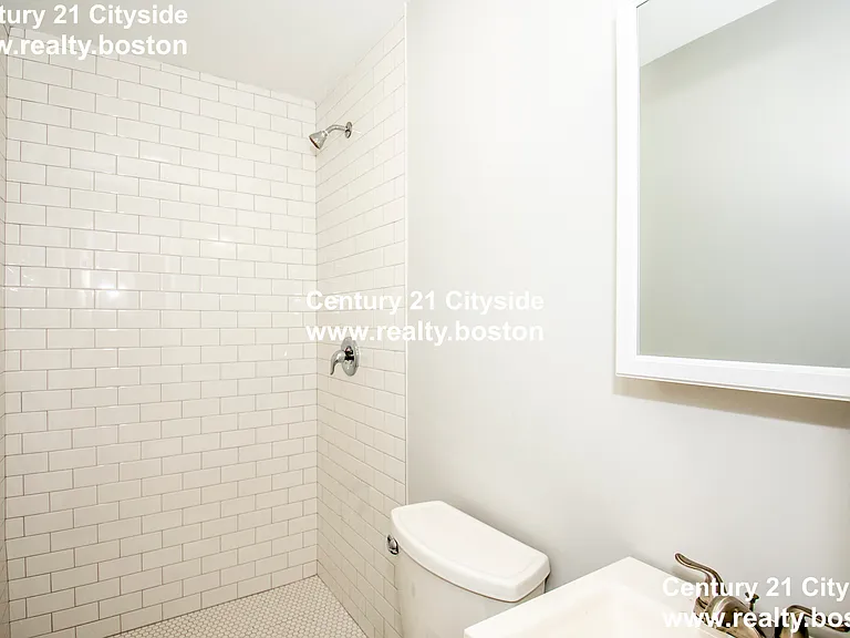 142 Chelsea St #2 — Photo 9